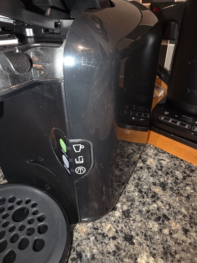 Bosch Tassimo Vivy 2 black Coffee Pod Machine. Auto Hot Drink Chocolate expresso Latte Barista maker