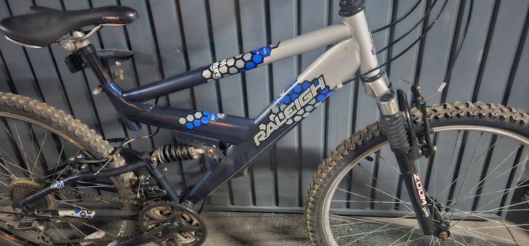 image for RALEIGH MENS/ LADIES MOUNTAIN BIKE VGC