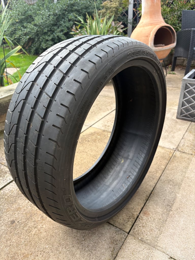 Car Tyre - 19” Pirelli PZero 235/35/ ZR19 Tyre x 1