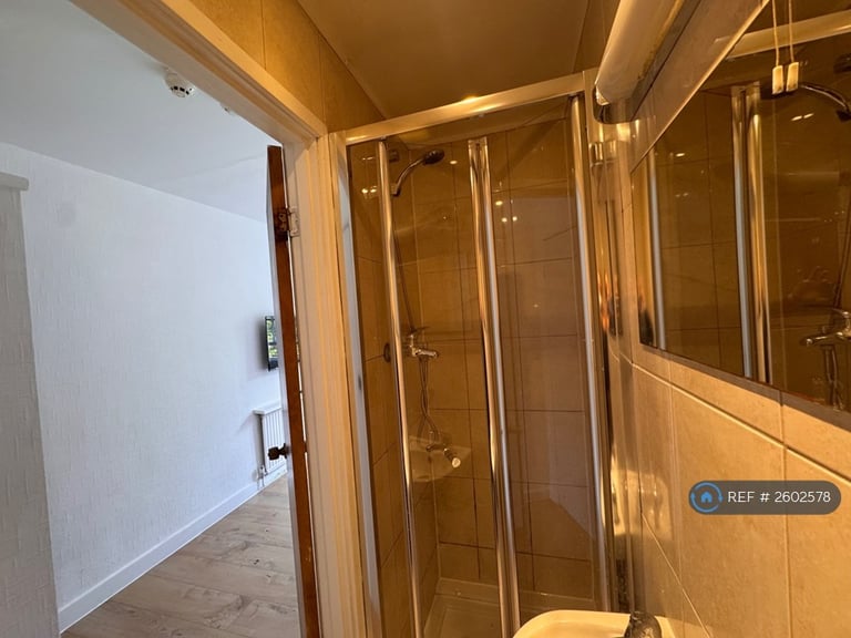 1 bedroom in Sussex Gardens, London, W2 (#2602578)