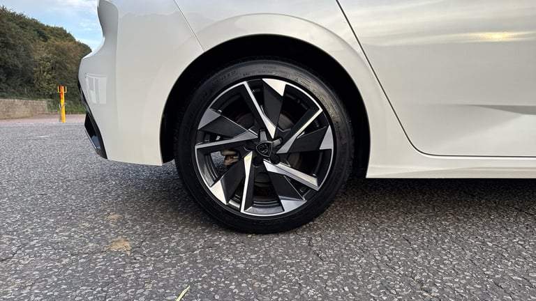 2022 Peugeot 308 1.2 PureTech Allure Premium 5dr EAT8 Petrol Hatchback Hatchback Petrol Automatic