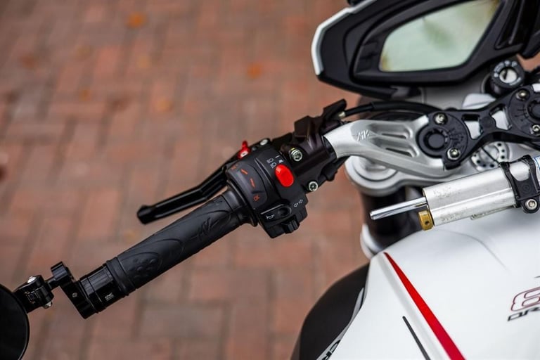 MV Agusta Brutale LOW MILES ! CARBON ! STUNNING