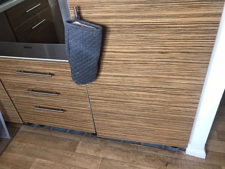 FREE Used Fitted Kitchen – Modern Style –