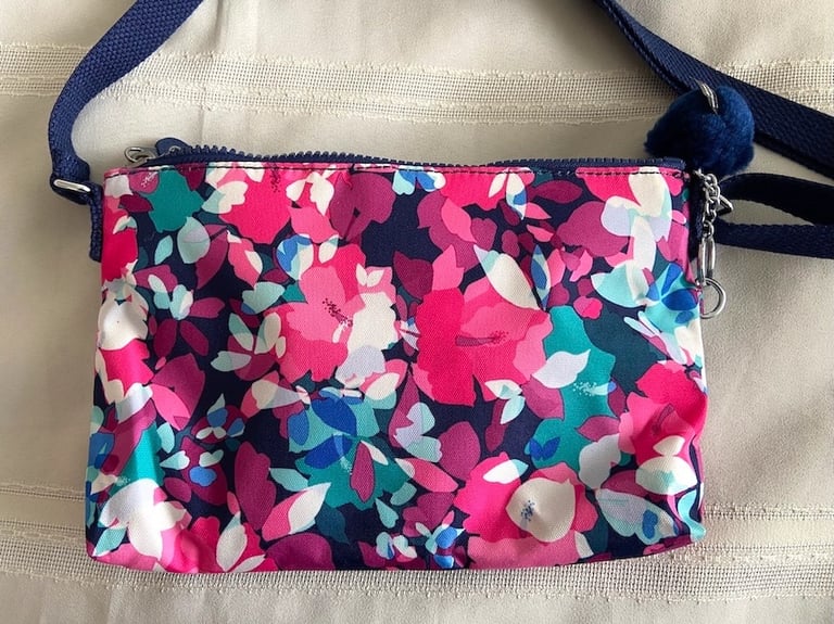 New unused Kipling Bag with Hallie monkey