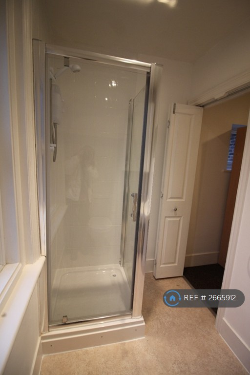 6 bedroom house in Rupert Road, Guildford, GU2 (6 bed) (#2665912)