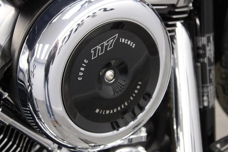 2025 Harley-Davidson FXBB Softail Street Bob 117 in Vivid Black