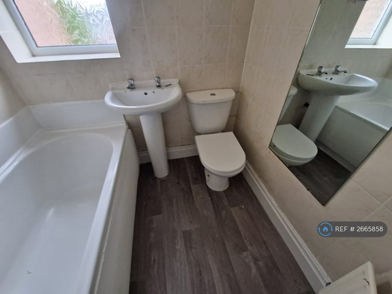 2 bedroom house in Wilton Road, Crumpsall, Manchester, M8 (2 bed) (#2665858)