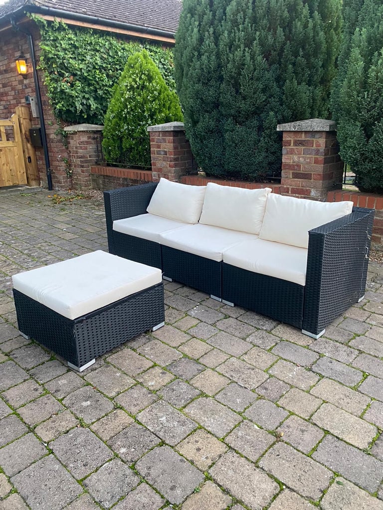 3 seater garden sofa with footrest for £120(we can deliver)