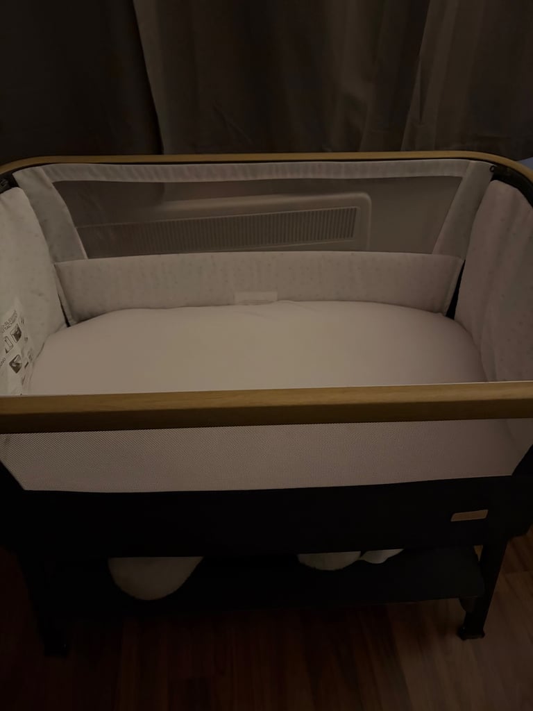 Tutti Bambini CoZee Lite Bedside Crib Grey and Oak