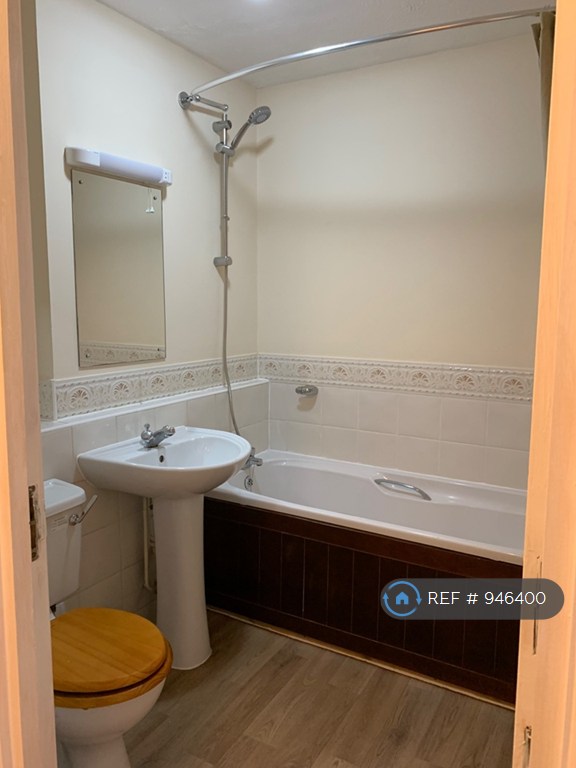 2 bedroom flat in Clevedon House, Oxford, OX3 (2 bed) (#946400)