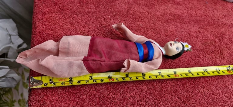 Collectible pot Chinese Japanese doll