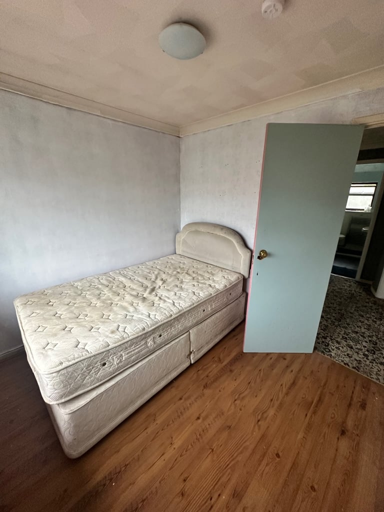3 Bed 2 Reception LU4