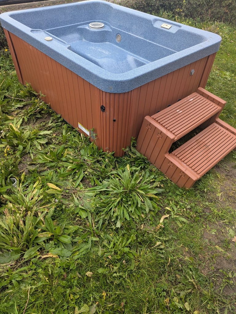 Hot tub Free delivery 50 Mile radius 