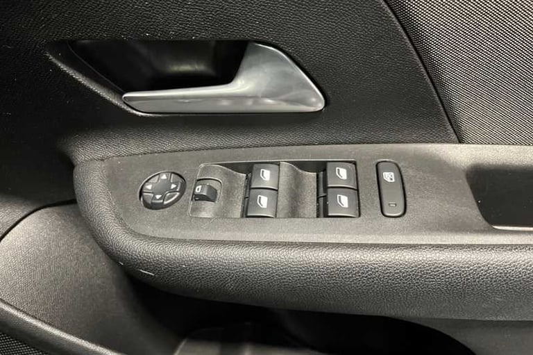 2021 Vauxhall Mokka 100kW SE Nav Premium 50kWh 5dr Auto HATCHBACK ELECTRIC Automatic