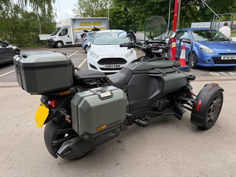 2025 Can-Am Canyon RedRock 1330cc 6 speed semi automatic Spyder trike 