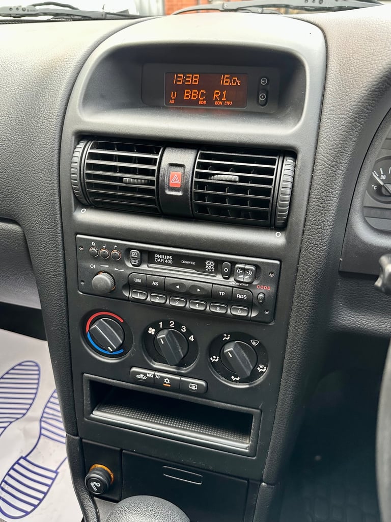 2002 Vauxhall Astra 1.6i Club 5dr Automatic- just 43k miles HATCHBACK Petrol Automatic