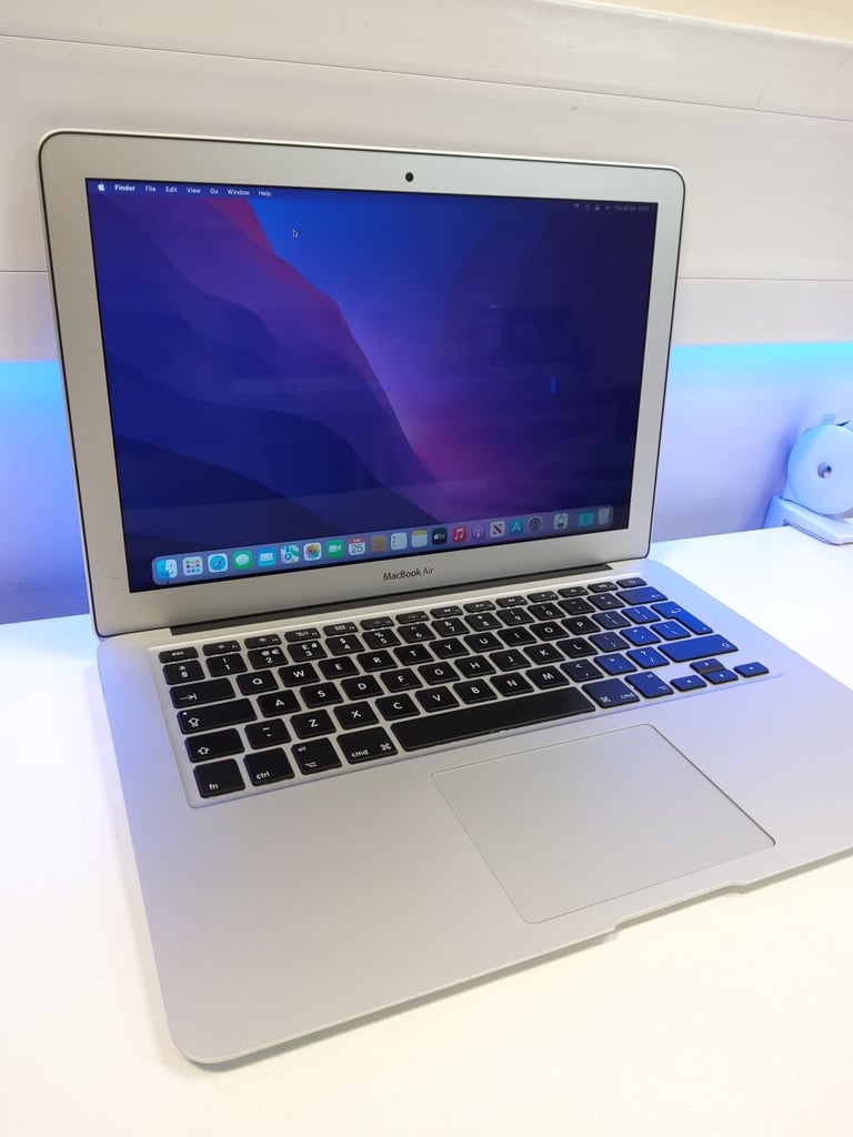 **APPLE MACBOOK AIR 13.3 INCH - 1.6GHZ I5 - 128GB SSD - 8GB RAM -MJVM2B/A 2015**