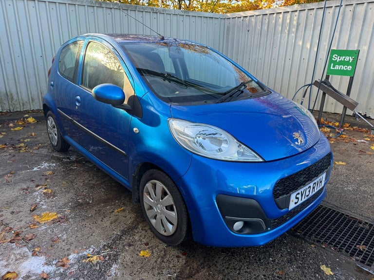 Peugeot 107 / Citroen c1 / Toyota Aygo, Hatchback, 2013, Manual, 998 (cc), 5 doors