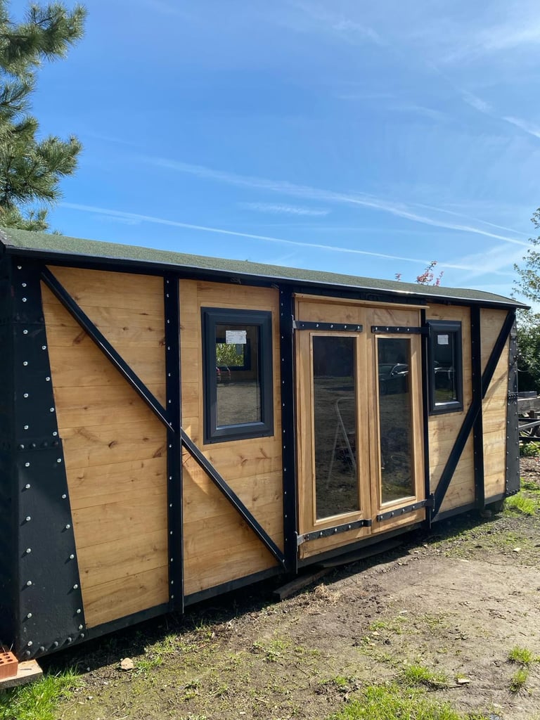 SOLID OAK SHEPHERDS HUT extra living space, air B&B holiday home