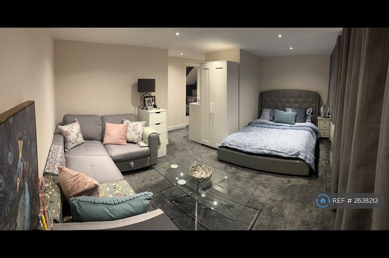 1 bedroom flat in Greenfield Road Bills Included, Farnham, GU9 (1 bed) (#2638213)
