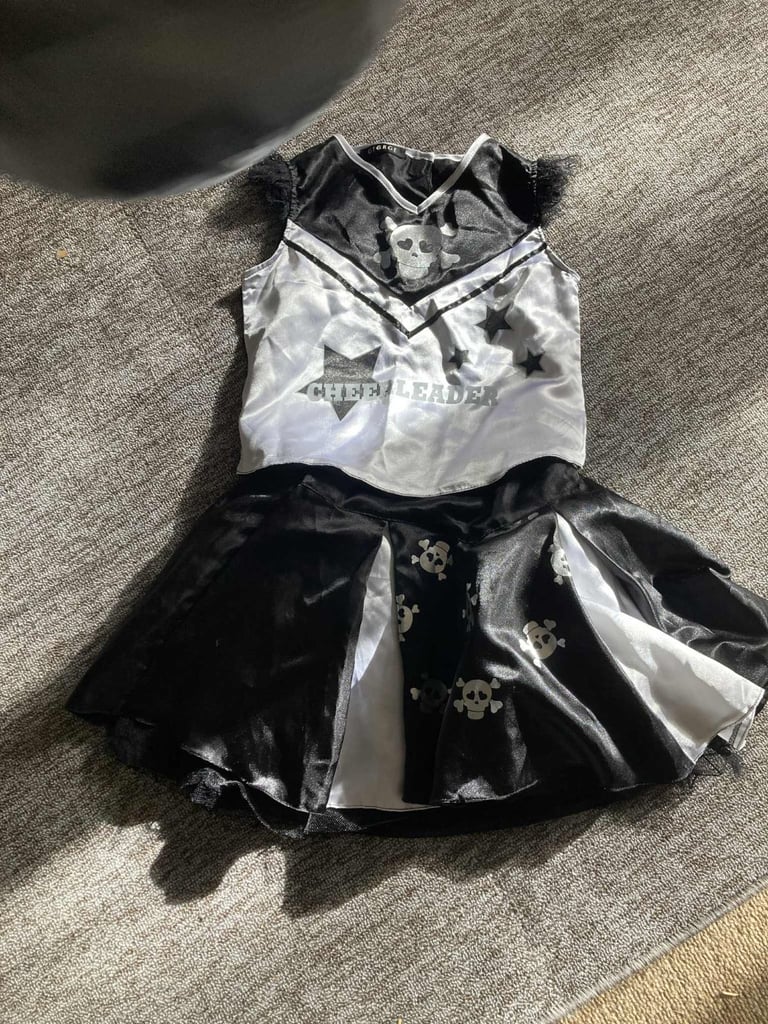  7 Children’s Halloween fancy dress outfits at £4 each ages 3/4 - 9/ 10 years 