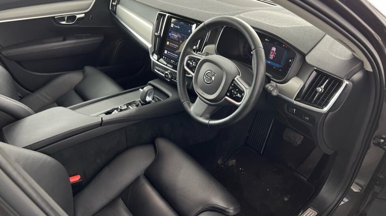 2021 Volvo V90 Momentum, B4 mild hybrid Estate Petrol Automatic