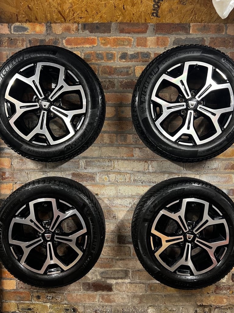 Dacia Duster II 17” Maldives Alloy Wheels & Michelin CrossClimate 2 All Season Nearly New Tyres