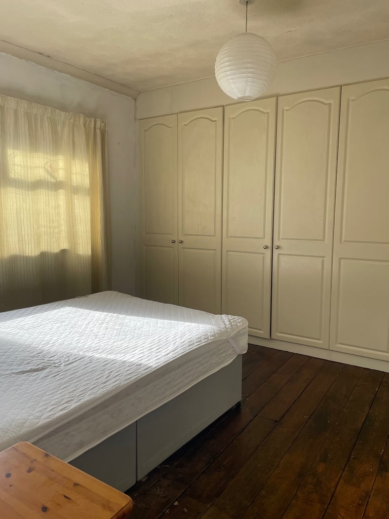 Spacious double room in Prestwich