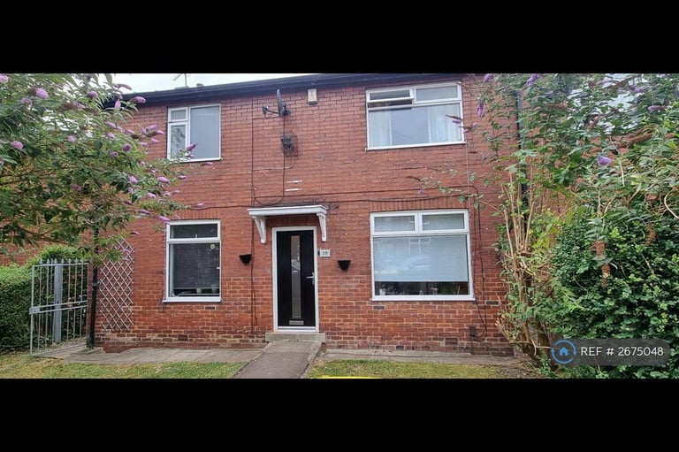 4 bedroom house in Langdale Gardens, Leeds, LS6 (4 bed) (#2675048)