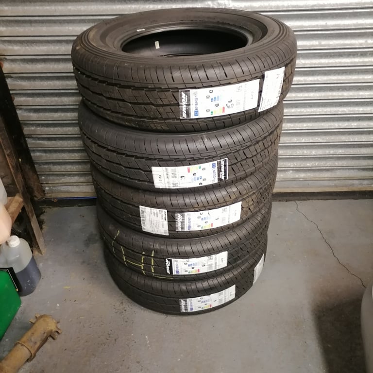 Avon AV12 tyres