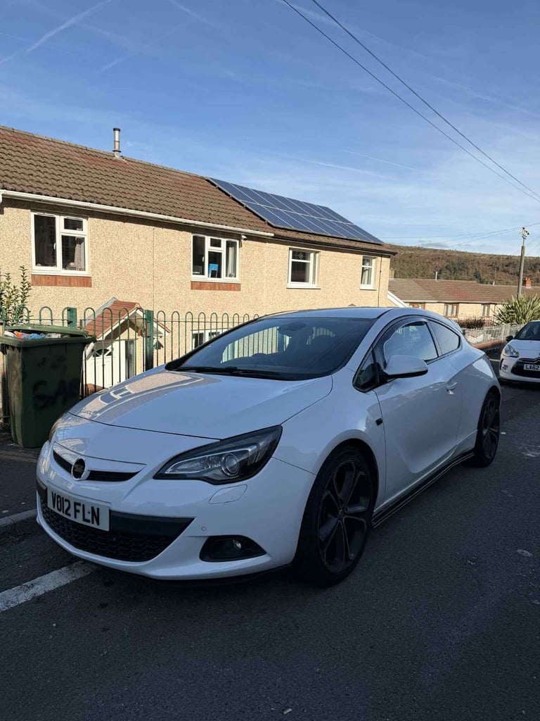 Vauxhall, ASTRA GTC, Hatchback, 2012, Manual, 1686 (cc), 3 doors