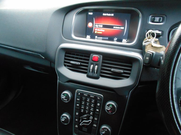 2017 Volvo V40 D2 [120] R DESIGN Nav Plus 5dr HATCHBACK Diesel Manual