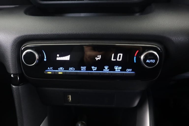 2020 Toyota Yaris 1.5 Hybrid Design 5dr CVT HATCHBACK PETROL/ELECTRIC Automatic