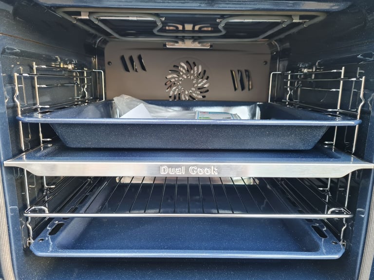 Samsung Serie4 Dual Cook Flex single electric oven built-in, Pyrolytic brand new,stainless Steel 