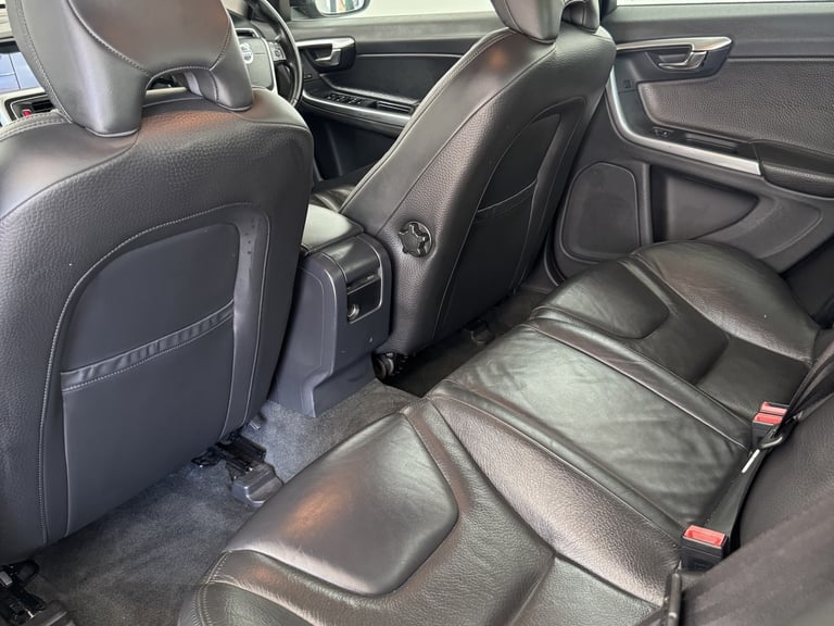VOLVO S60 2.4 D5 SE Lux Black Auto Diesel 2010