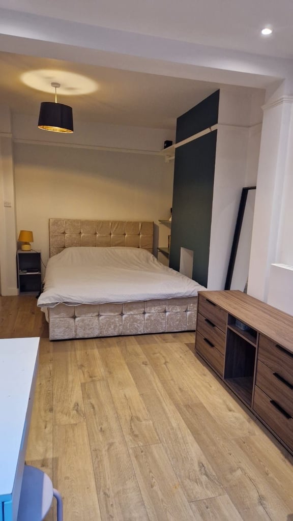 Stunning studio flat for rent in the heart of walthamstow! must be seen