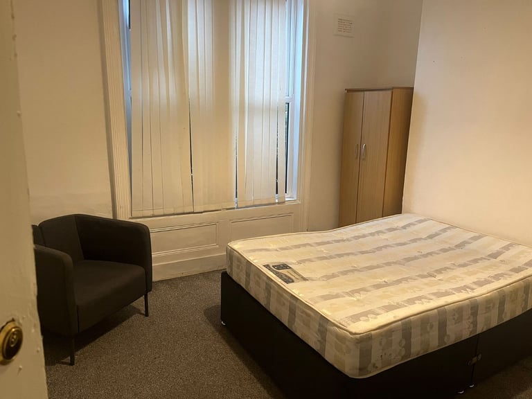 BIG ROOM TO LET