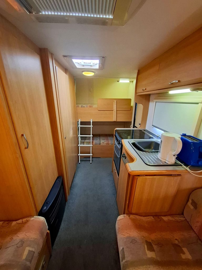 Lighweight 4 berth Lunar Zenith caravan 2004 year 