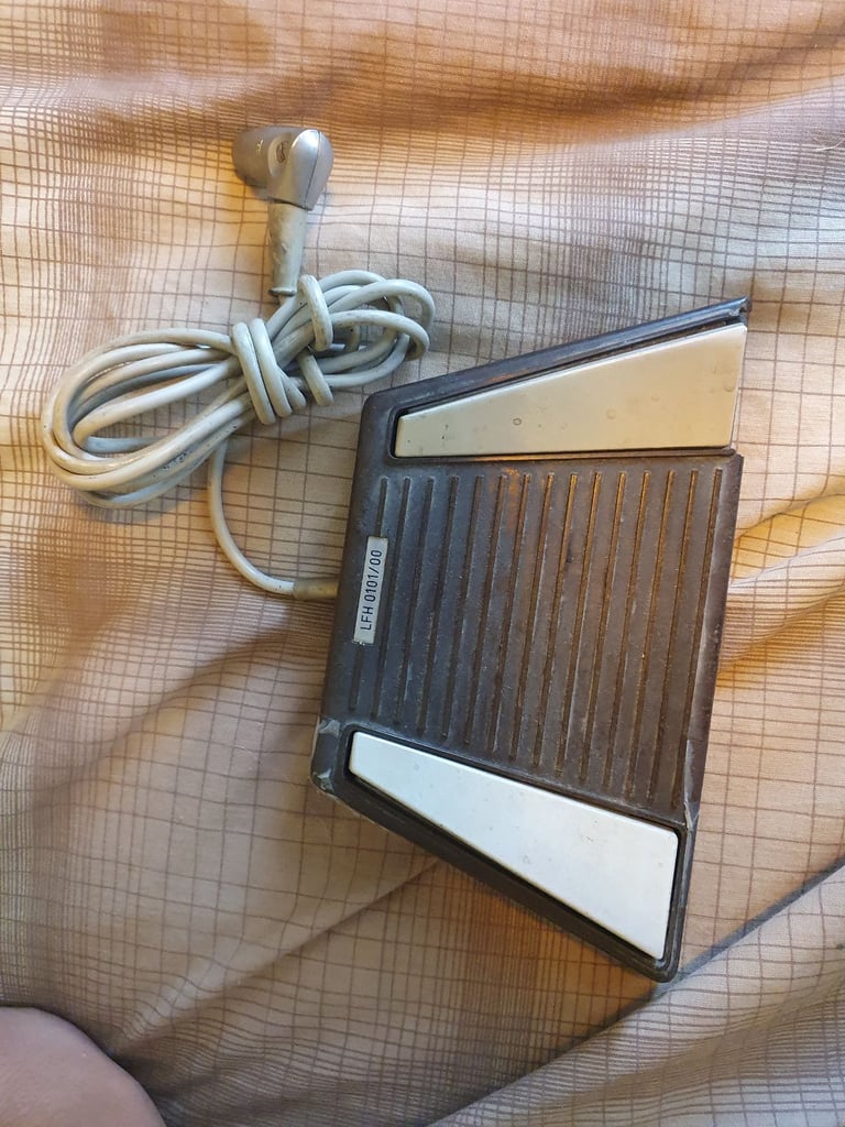 Vintage Dictaphones ( NOT FREE+UNTESTED)