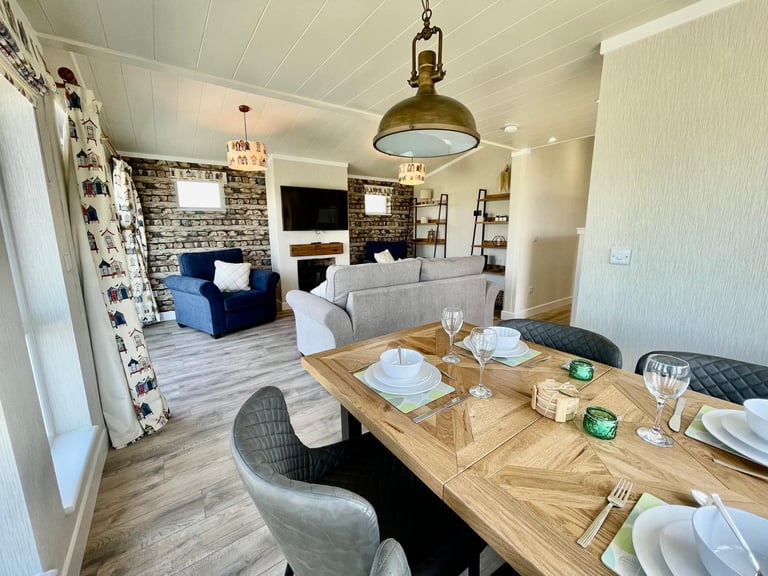 Seaview Luxury Lodge South Coast CALL TOM 0️⃣7️⃣9️⃣7️⃣9️⃣1️⃣2️⃣7️⃣8️⃣5️⃣5️⃣ 