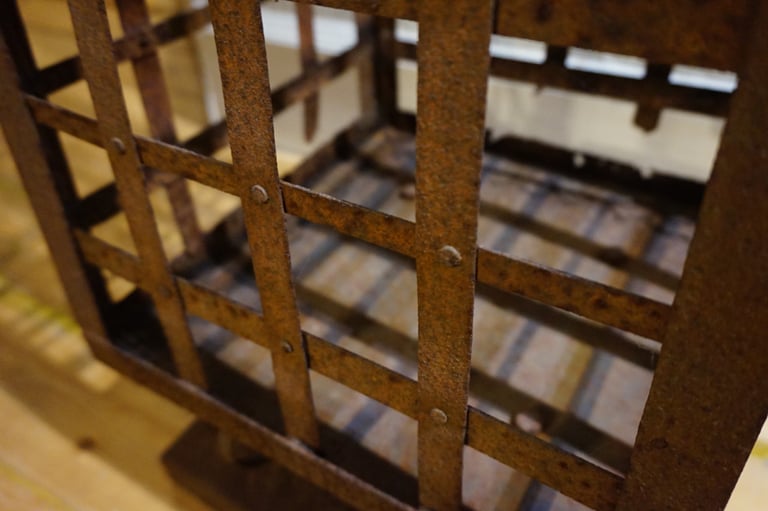 Oblisk, garden ornament