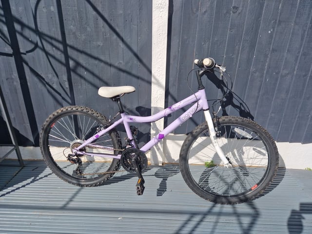 Girls diamond 24 inch wheel bike in Crosby, Merseyside Gumtree