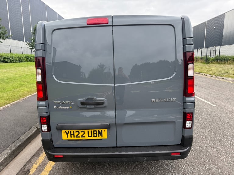 22 reg RENAULT TRAFIC 28 2.0 B/DCI 130 BHP SL BUSINESS+ panel van ( VAT INCLUDE 