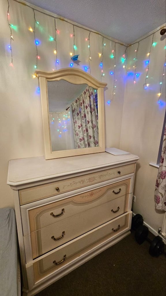 3 wooden nightstands with mirror and doeble bed 170 cm in weights 