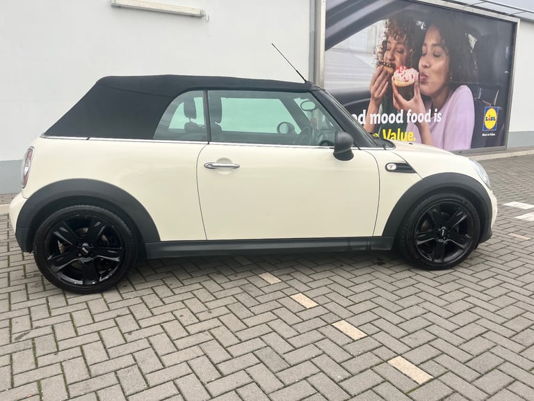 image for Mini, CONVERTIBLE, Convertible, 2015, Manual, 1598 (cc), 2 doors