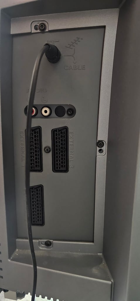 32" phillips matchline crt tv  with remote 