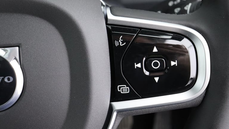 2025 Volvo XC90 T8 PHEV AWD Ultra Dark (Sunroof, 360 Camera, Bowers &amp; Wilkins Sound) ESTATE P...