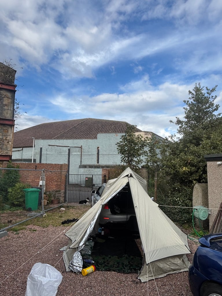 Car bell tent with log burner 