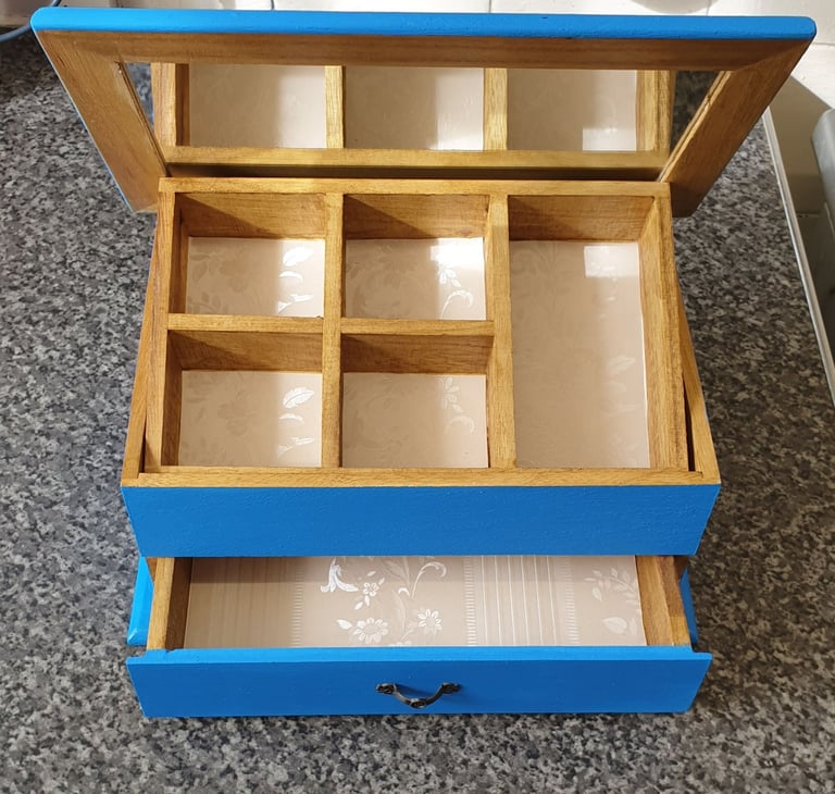 Jewellery Presentation Box French Script Handpainted