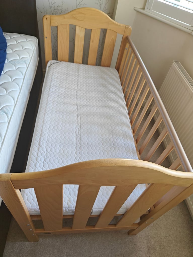 Mamas and Papas cot bed 